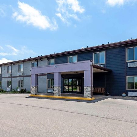 Clarion Pointe Hotel Тома Екстериор снимка