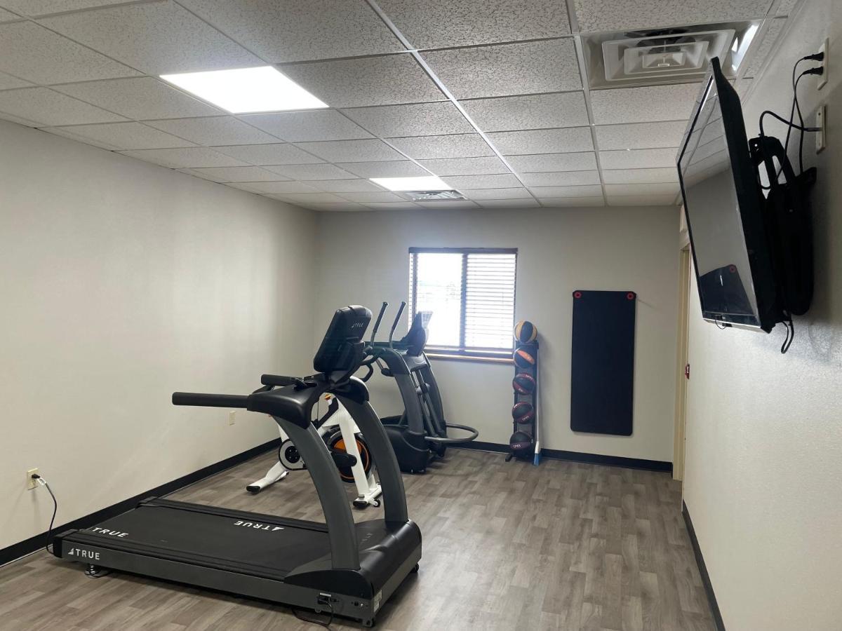 Clarion Pointe Hotel Тома Екстериор снимка