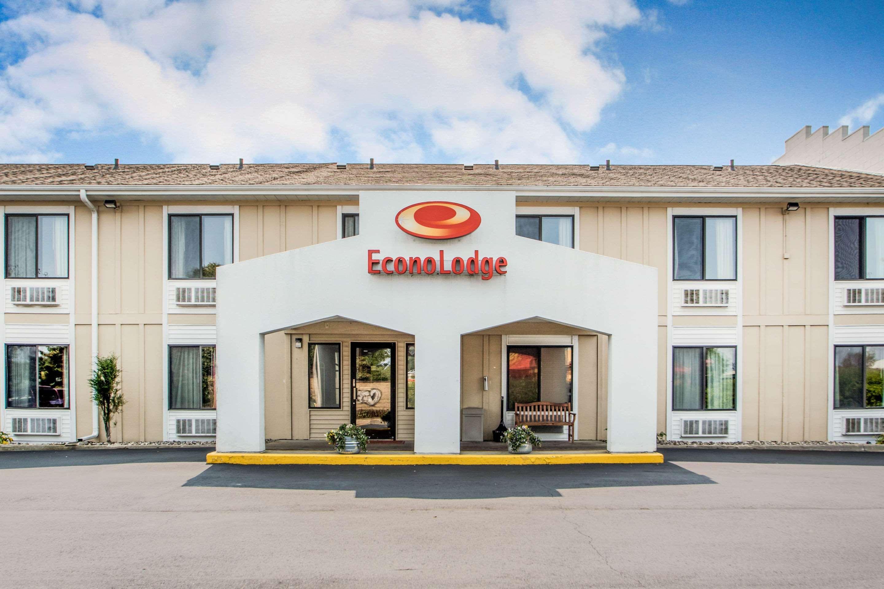Clarion Pointe Hotel Тома Екстериор снимка