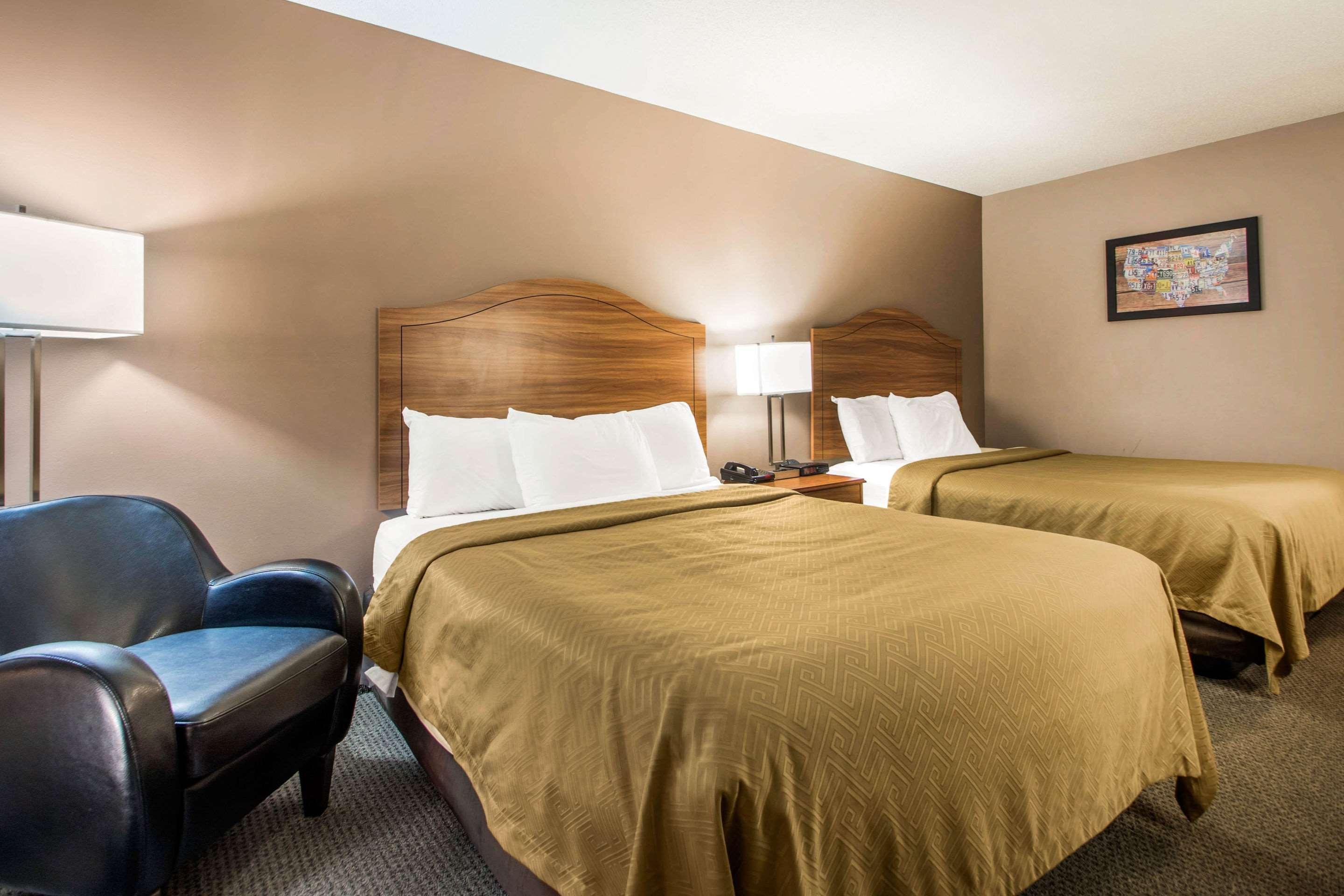 Clarion Pointe Hotel Тома Екстериор снимка