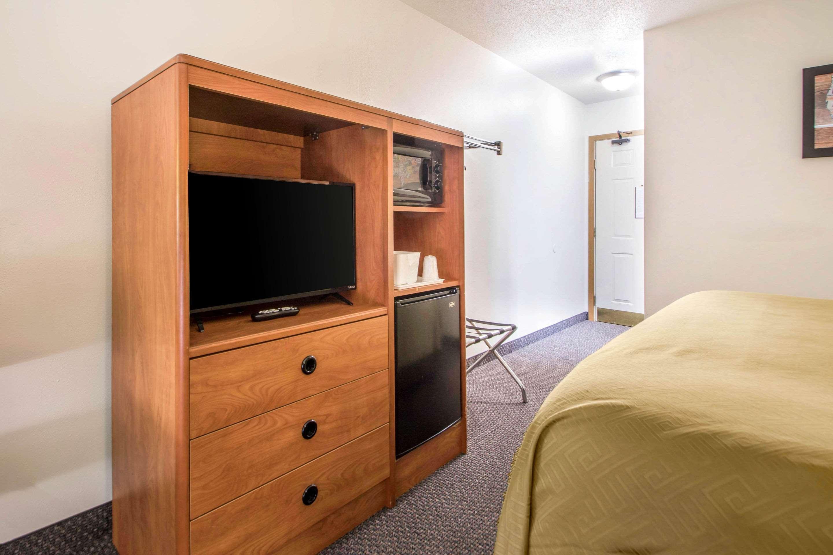 Clarion Pointe Hotel Тома Екстериор снимка