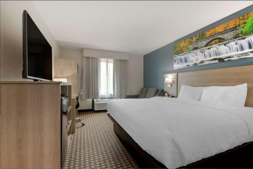Clarion Pointe Hotel Тома Екстериор снимка